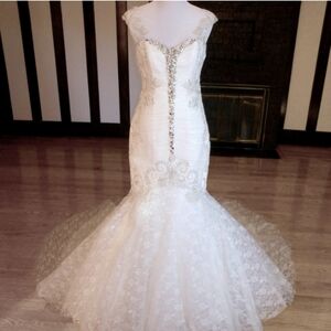 Elegant White Lace Gown with Beaded Details ( SAMPLE ) ** Small Defect**